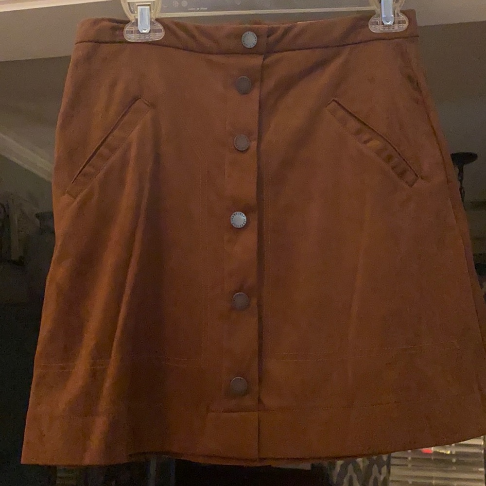 Size 5 NEW/NEVER WORN brown suede skirt w/o tags.